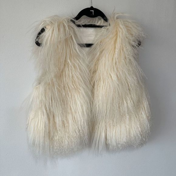 Mustard Seed Jackets & Blazers - Mustard Seed Vintage White Lambs Fur Shaggy Vest - Size Medium